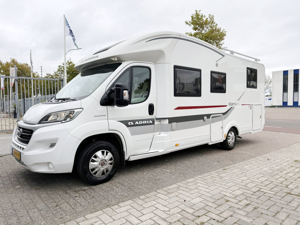 🚐 Adria Matrix Plus M670SC - Luxe gezinscamper vol comfort en vrijheid!