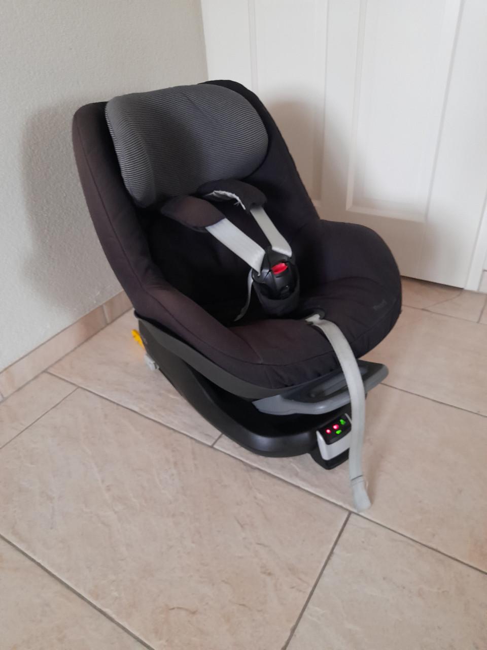 Maxi cosi Pearl met familyfix (isofix) in goede nette staat! 9/18kg