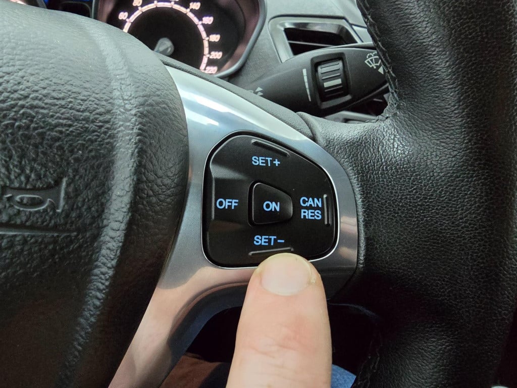 Ford Fiesta occasion titanium uitvoering met cruisecontrol en bluetooth | t