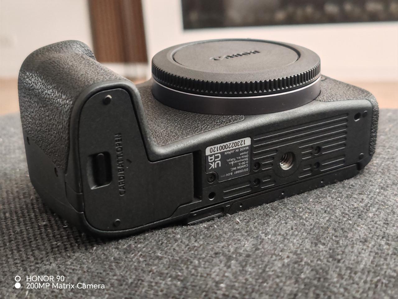 Canon R8
