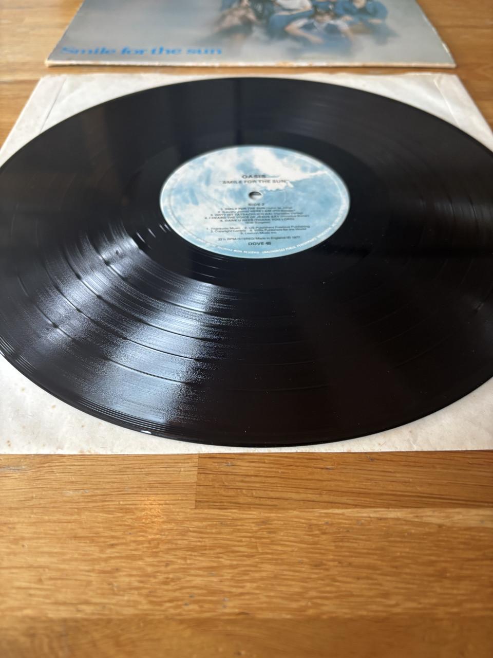 Oasis - Smile for the Sun