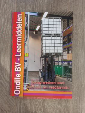 Boek Veilig werken met heftruck en reachtruck