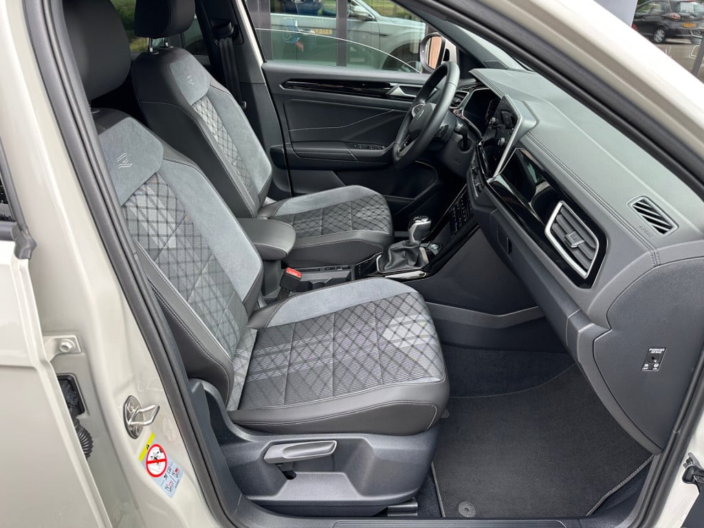 Volkswagen T-roc 1.5 tsi 150pk dsg r-line | camera | keyless | elek. achter
