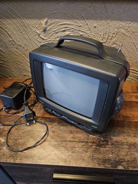 Vintage Yoko YTL-575 Draagbare Zwart-wit Televisie