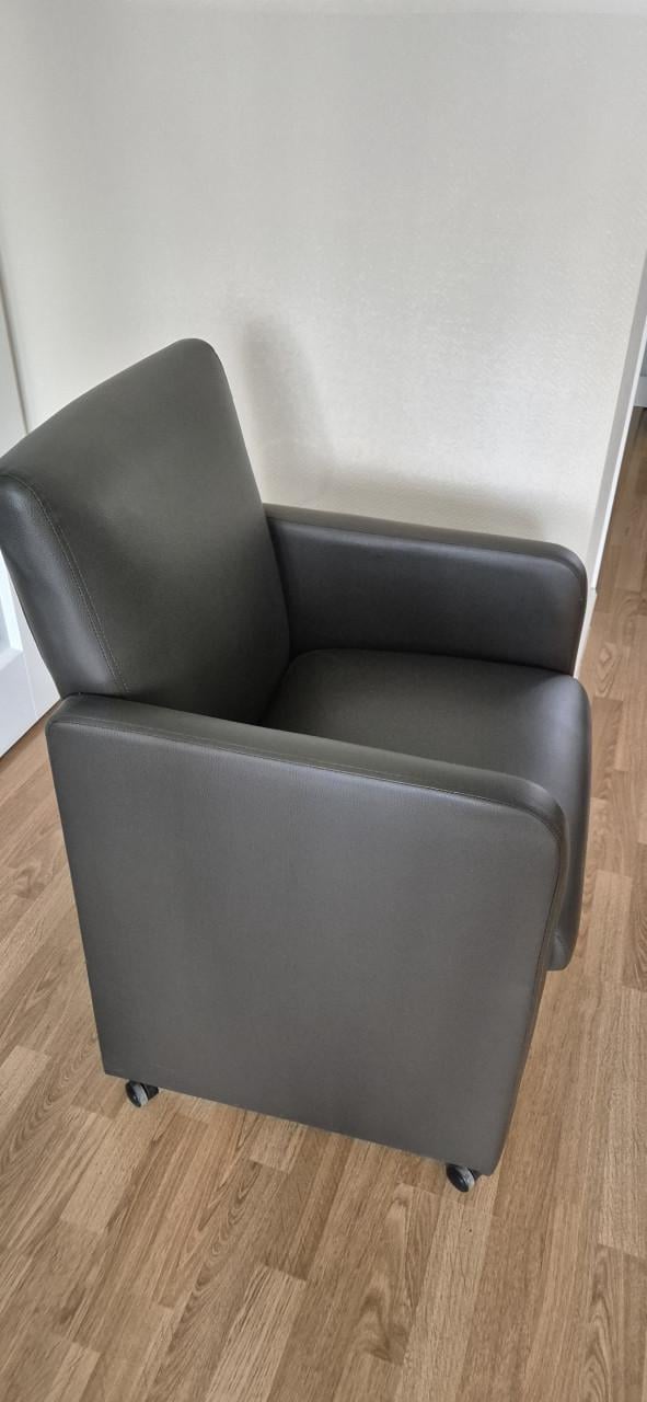 4 eetkamer stoelen