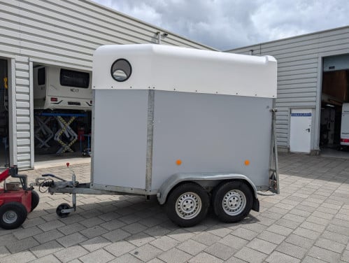 Mooie en nieuw opgebouwde Wesco 1,5 paards trailer!