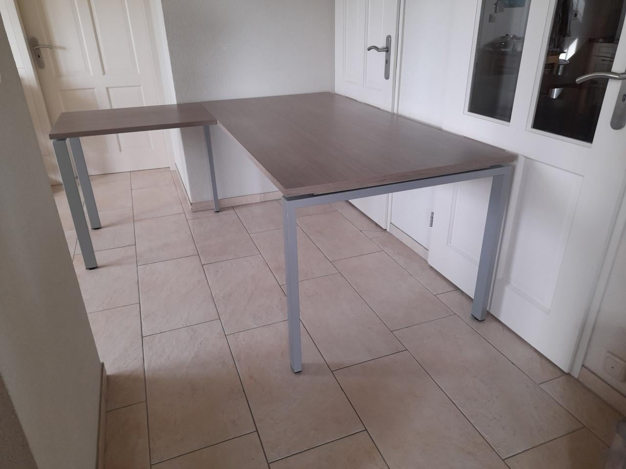 Hoekbureau  90 x 180 + 60 x 80 (z.g.a.n.) Kantoor kwaliteit!