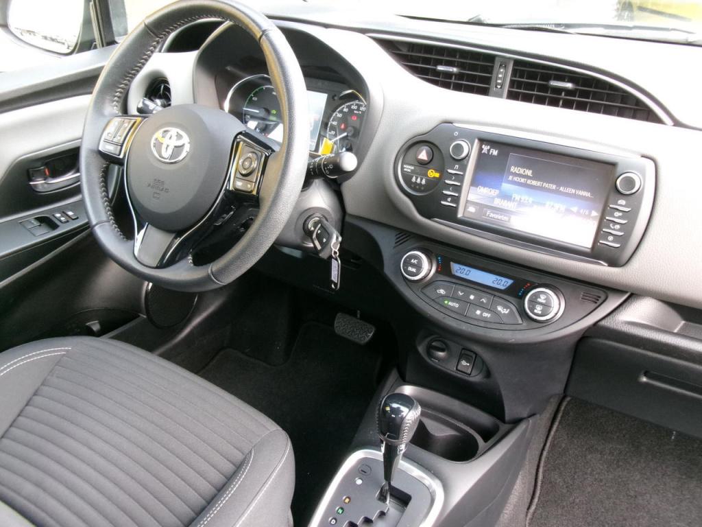 Toyota Yaris 1.5 hybrid clima, camera, multimedia, bluet.