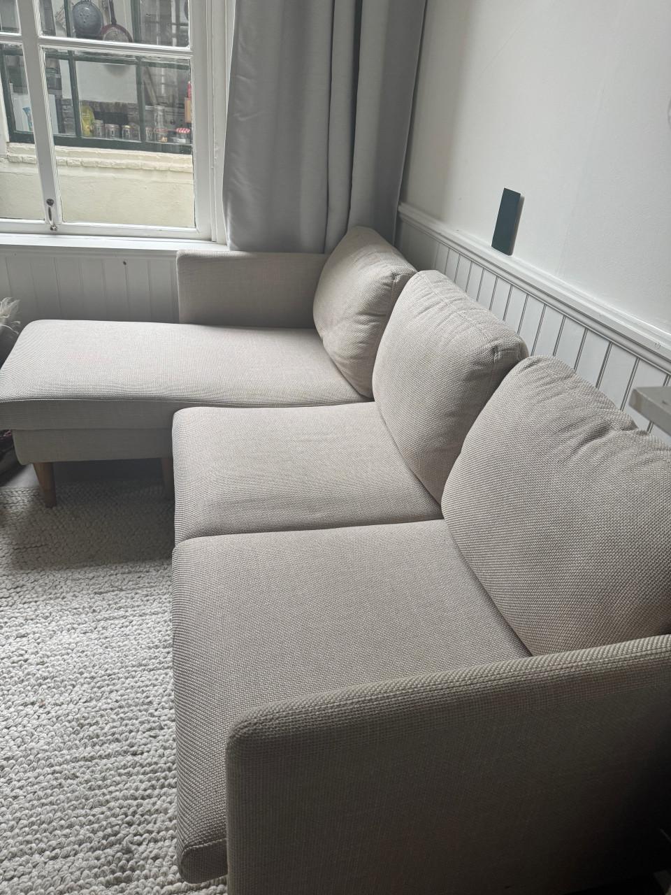 Driepersoons hoekbank met verplaatsbare chaise longue