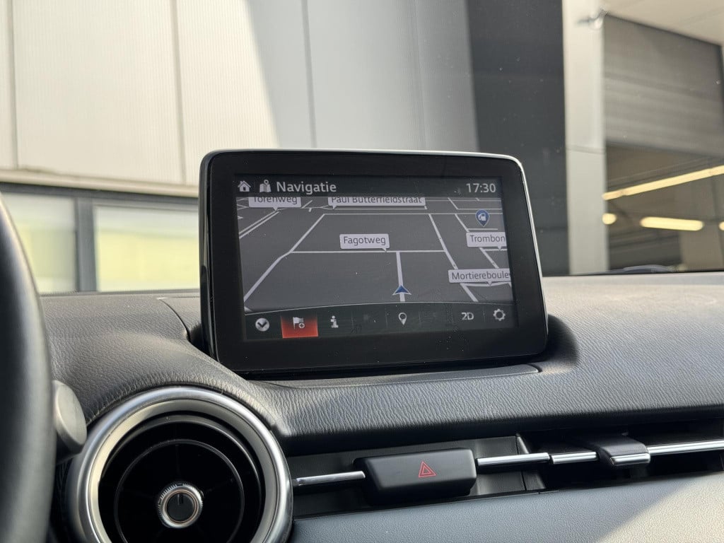 Mazda 2 1.5 skyactiv-g signature | navigatie | 360° camera | head-up displa