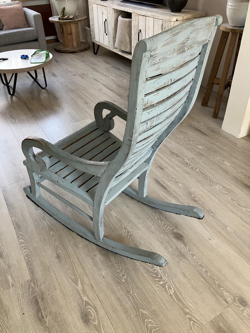 Brocante schommelstoel hout