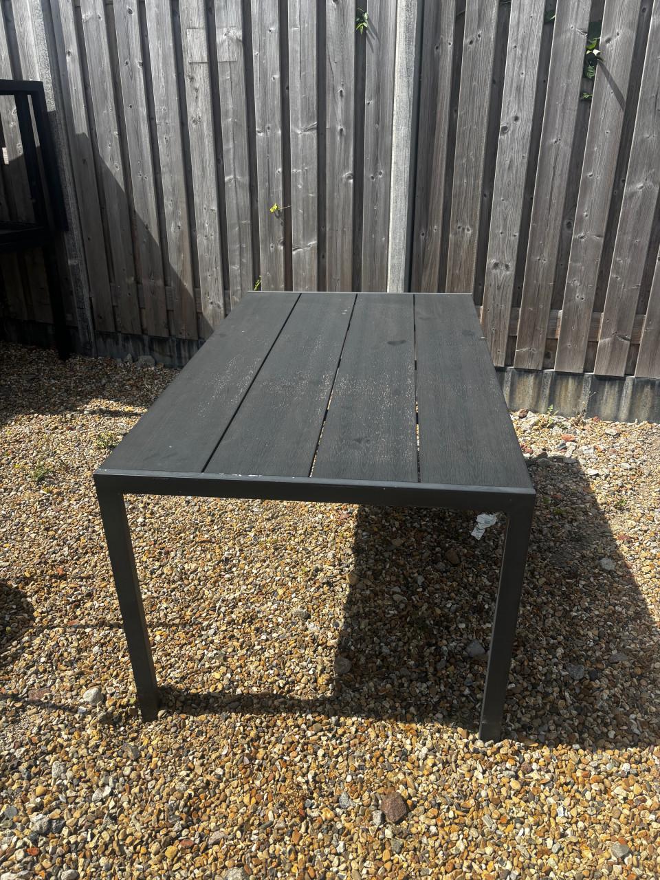 Grote tuintafel