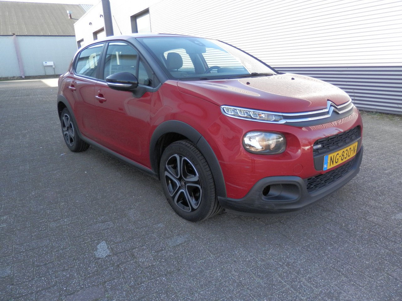 Auto Garant Biedt Aan: Citroen C3 1.2 Pure Tech Feel