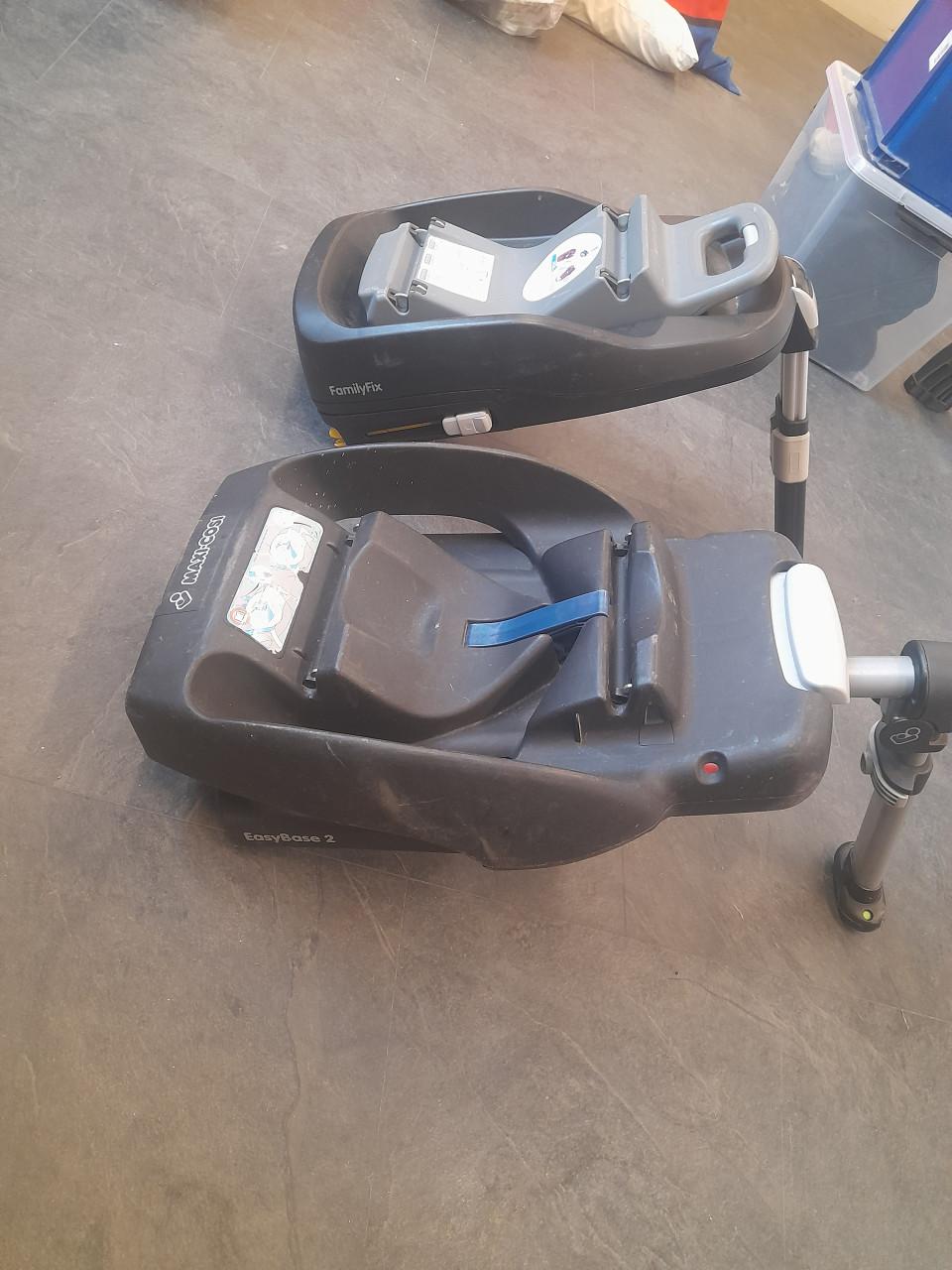 2x Maxi Cosi met Easy Base