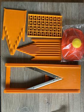 Borner groenteschaaf oranje ( geen koeriers )