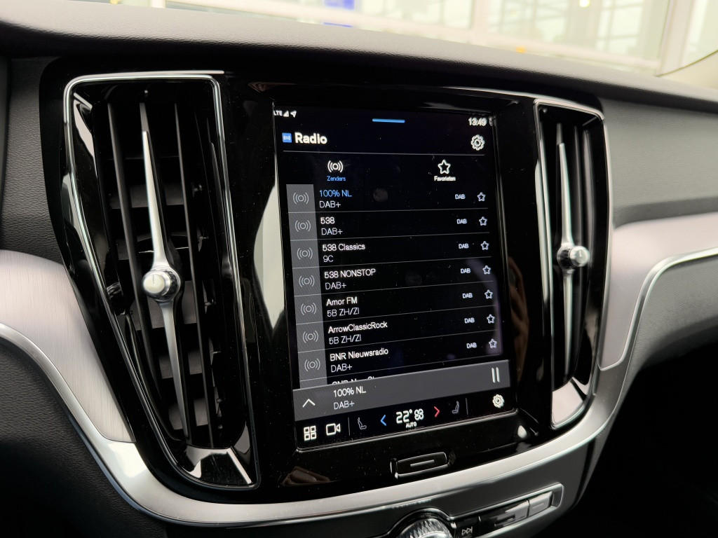 Volvo V60 b3 aut7 163pk essential ed| adap.cruise| camera| stoel.verw