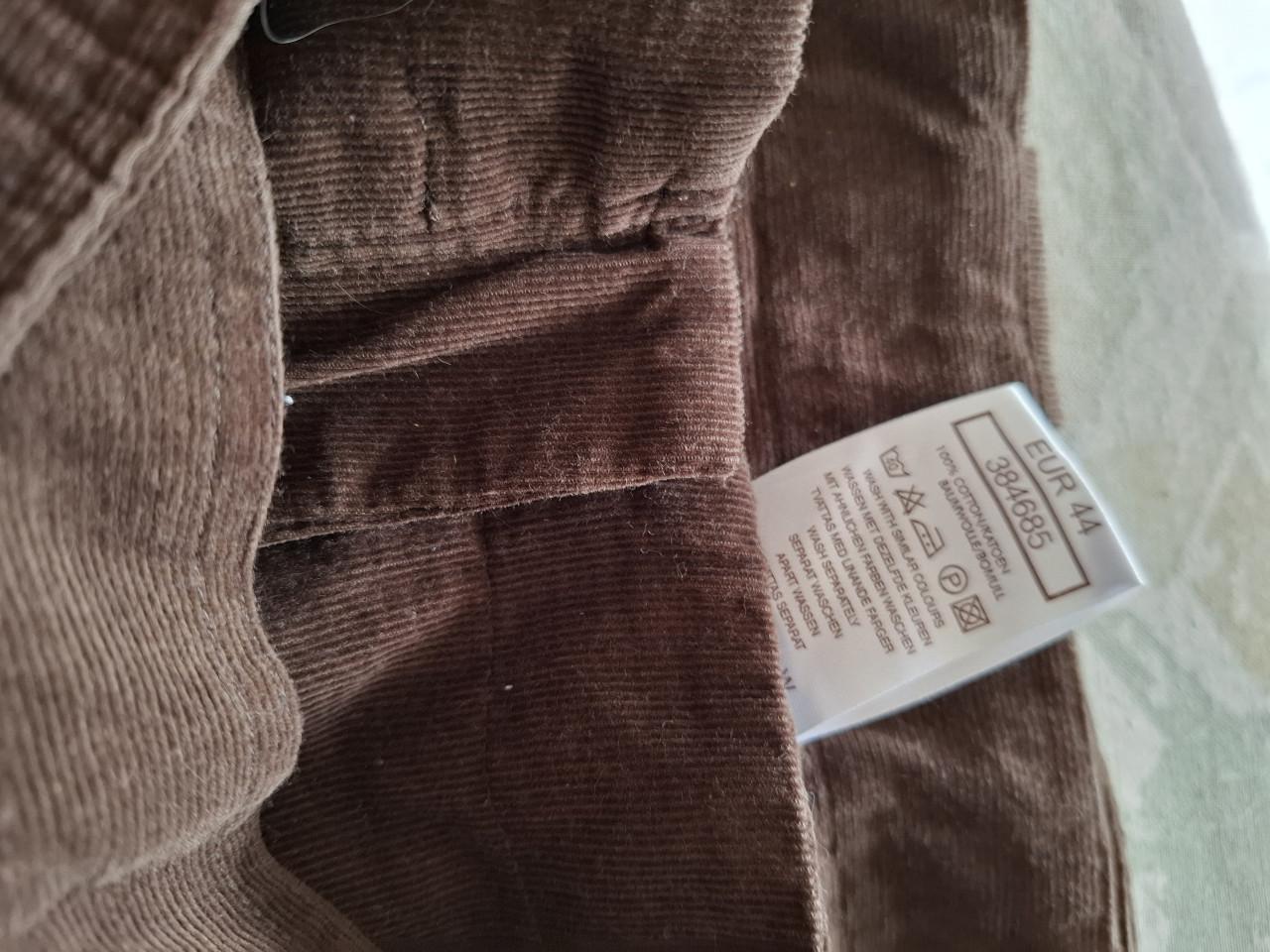 Casual collection broek ribfluweel. Bruin. Maat 44. Nieuw.