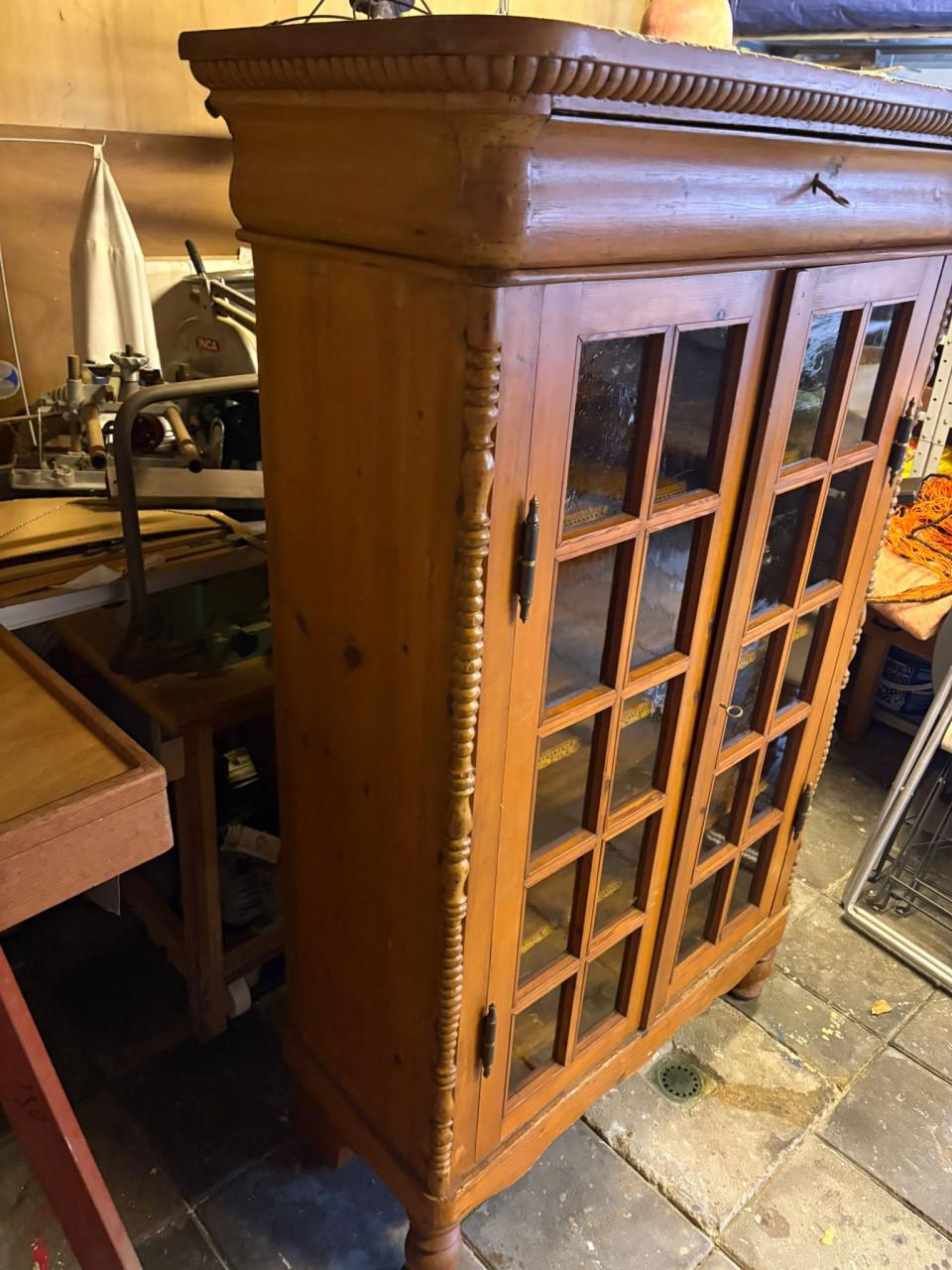 Te koop,Antiek kast/stoel,