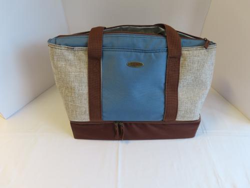 Prachtige koeltas Merk: Campingaz Breed: 40 cm €.25,00