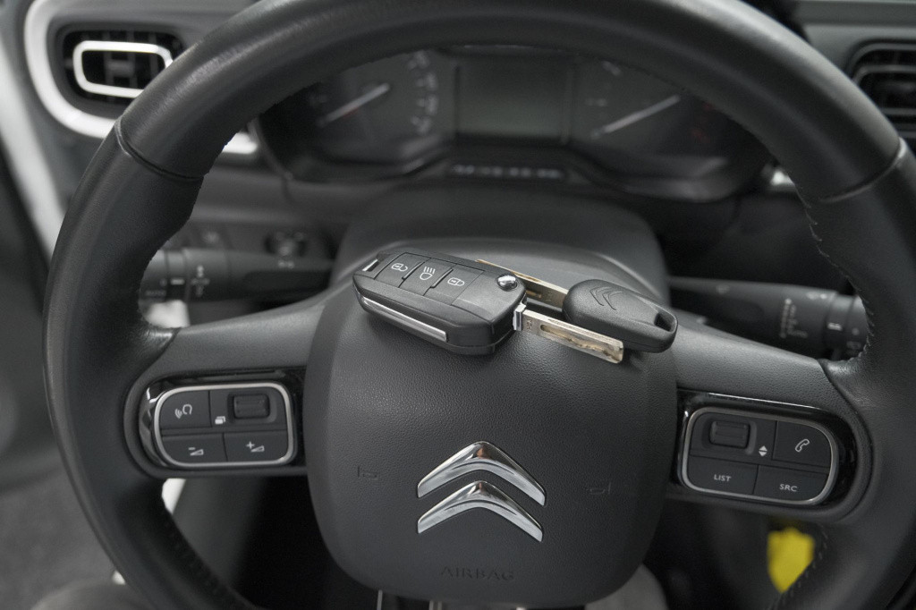 Citroen C3 puretech 110 s&s shine | camera | navigatie | apple carplay | pa