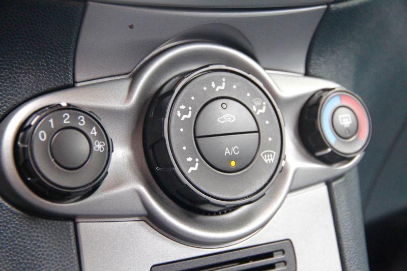 FORD FIESTA  automaat