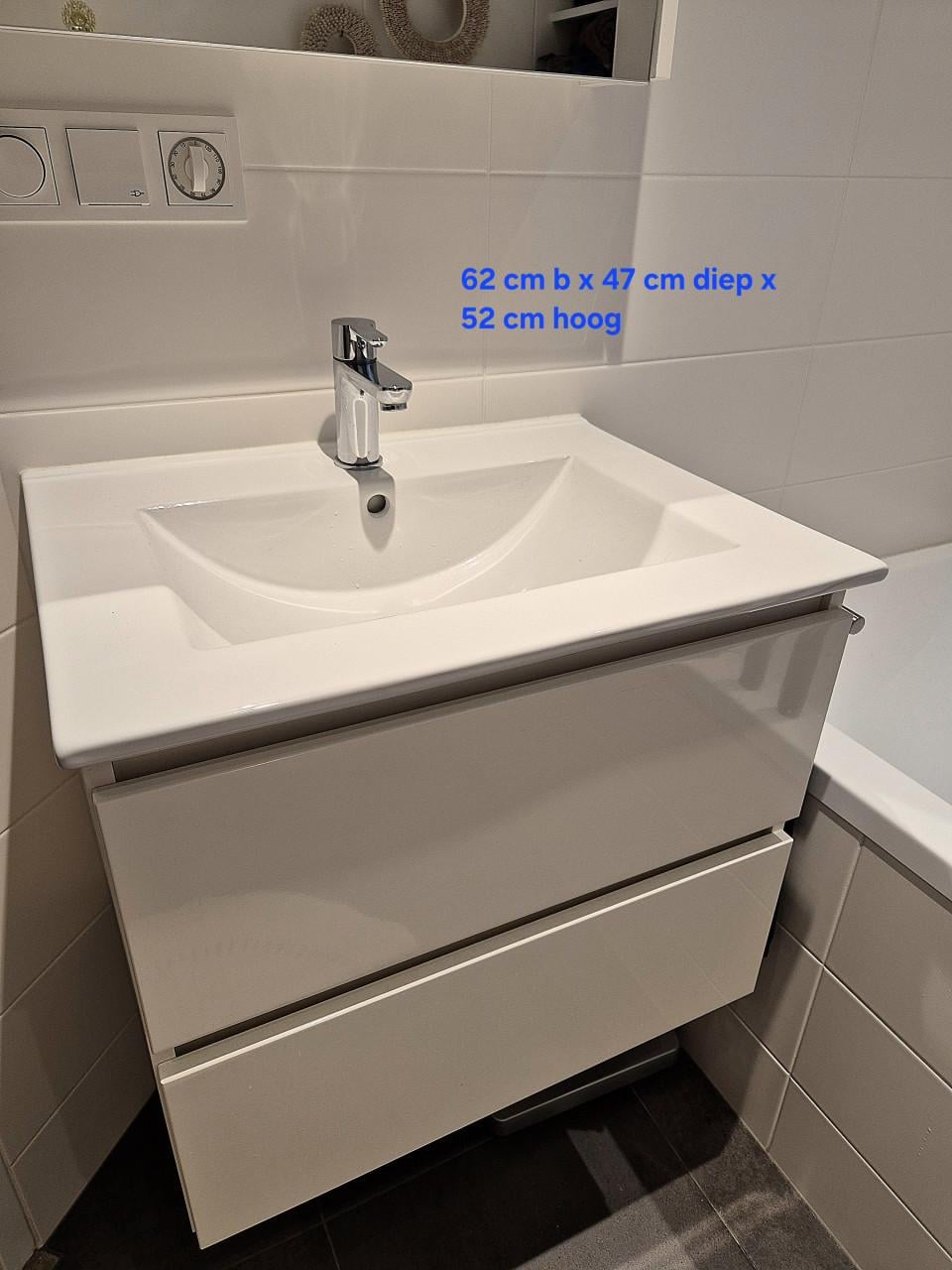 Badkamermeubel en spiegelkast