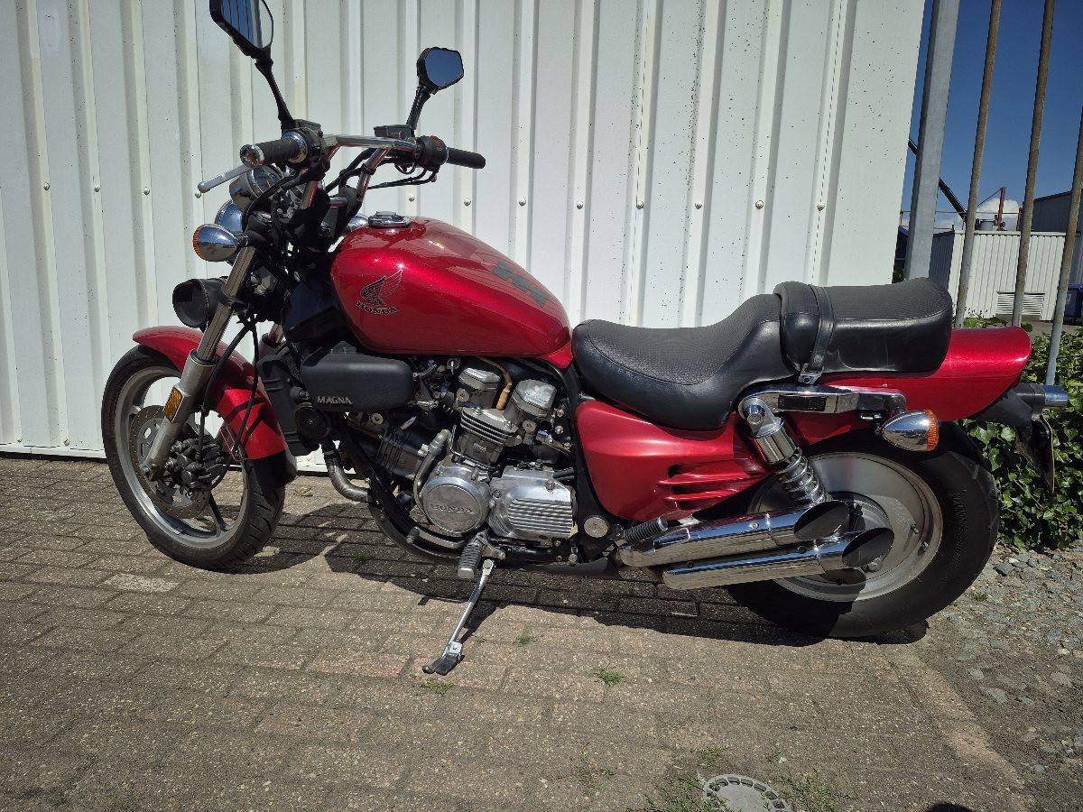 Honda Supermagna VF700c, stoere chopper