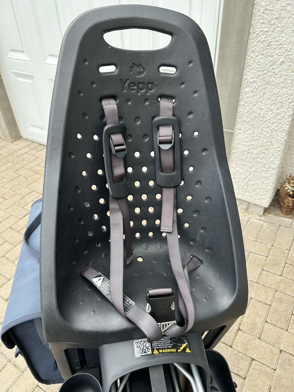 Twee Yepp achter kinder fietsstoelen