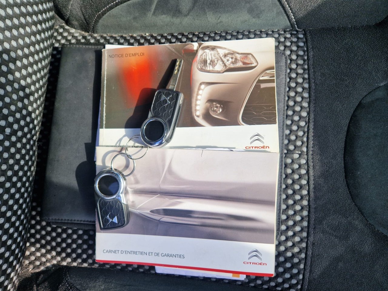 TE KOOP CITROEN Ds3 1.4 CHIC EURO 5 MET AIRCO EN CRUISE CONTROL