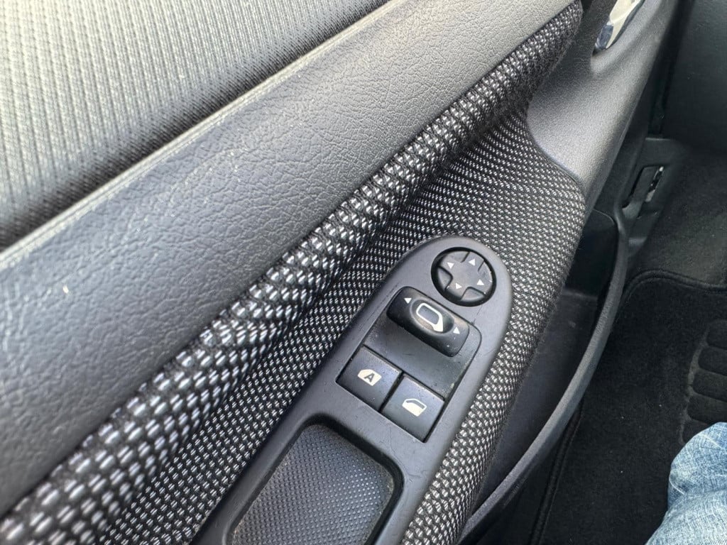 Peugeot 207 1.4-16v xr/130.000/vol jaar apk/airco/carplay