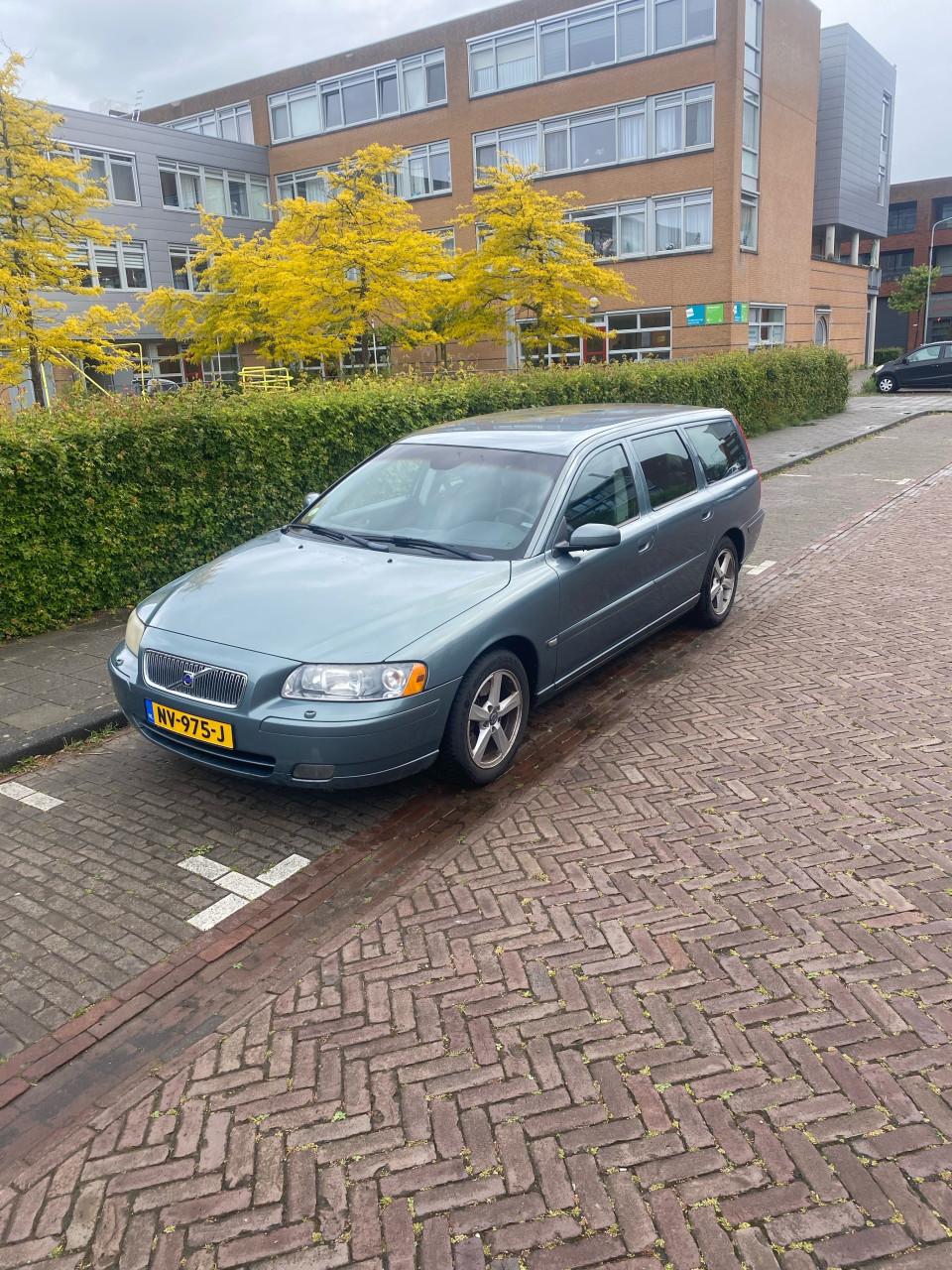 Volvo V70 2.4 Benzine Handgeschakeld – Comfortabele en ruime stationwagen