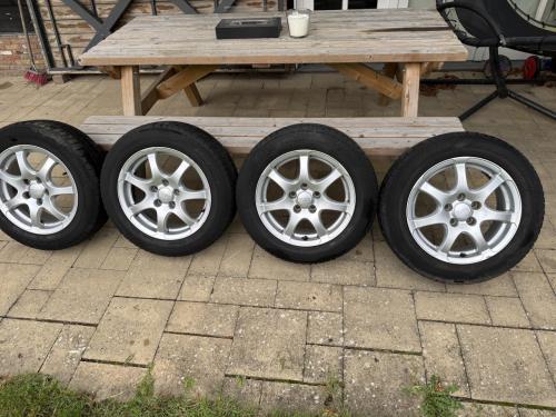 Set 16inch Anzio allu velgen met Yokohama winterbanden 5x114,3