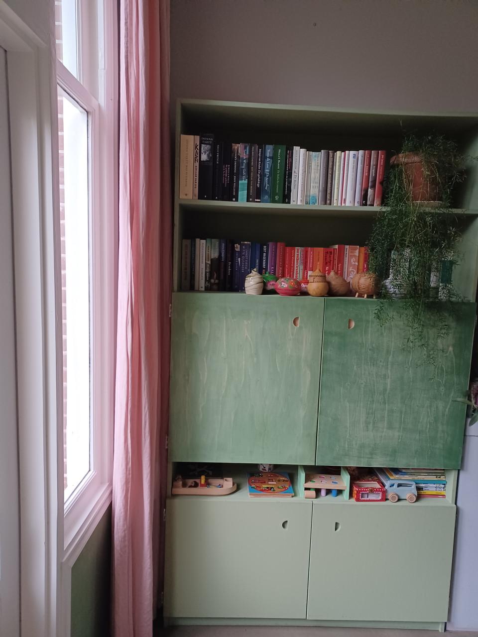 Handgemaakte wandkast