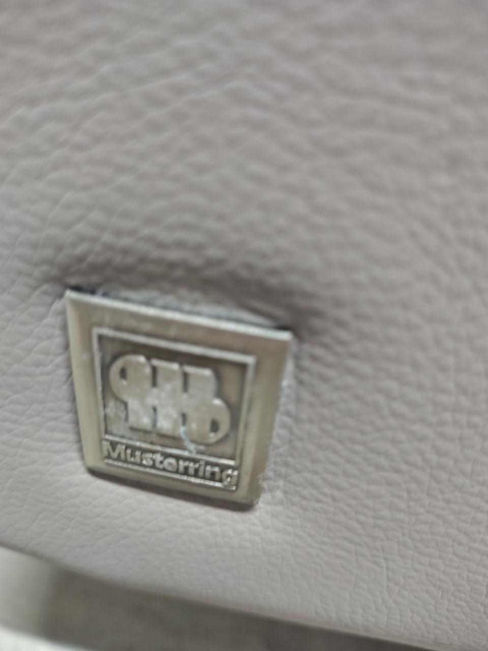 Twee mooie bijna niet gebruikte boxsprings bedden 120x 200