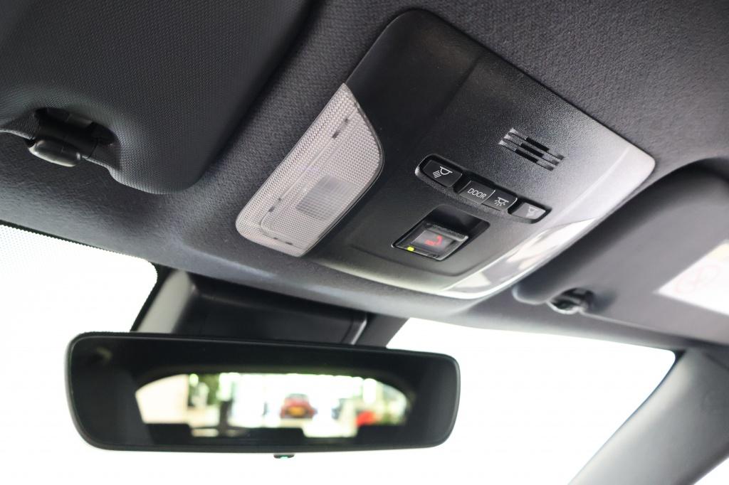 Toyota Corolla 1.8 hybrid dynamic plus | pdc | dode hoek | stoel-en stuurve