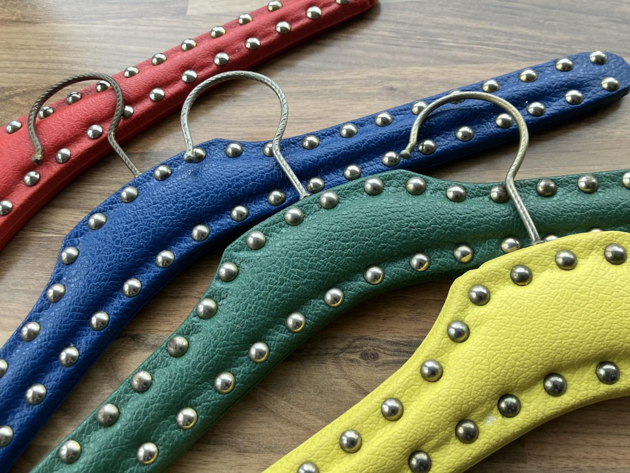 Vintage kledinghangers 4st