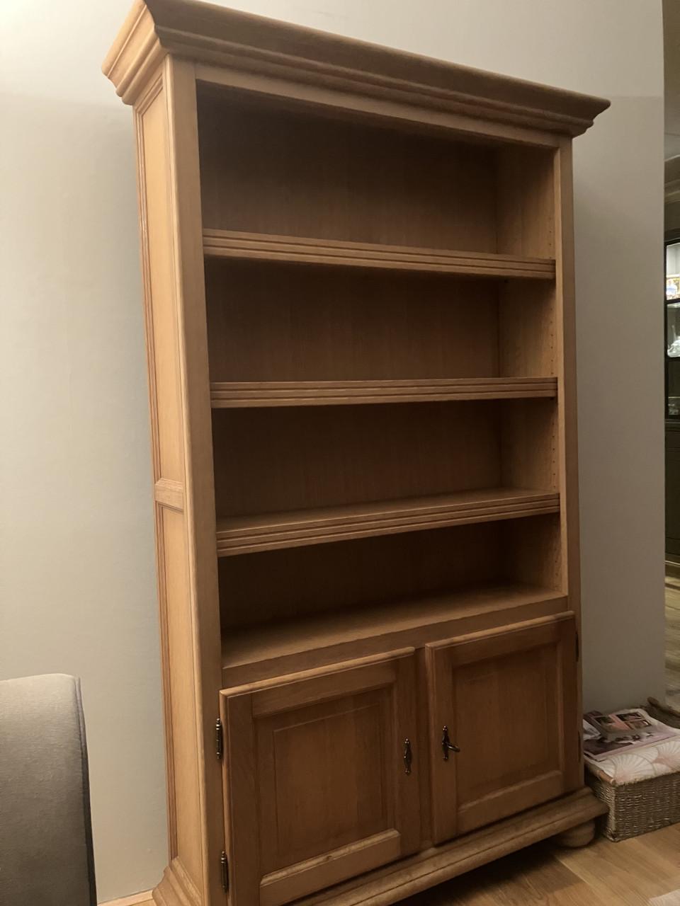 Boekenkast. Blank eiken