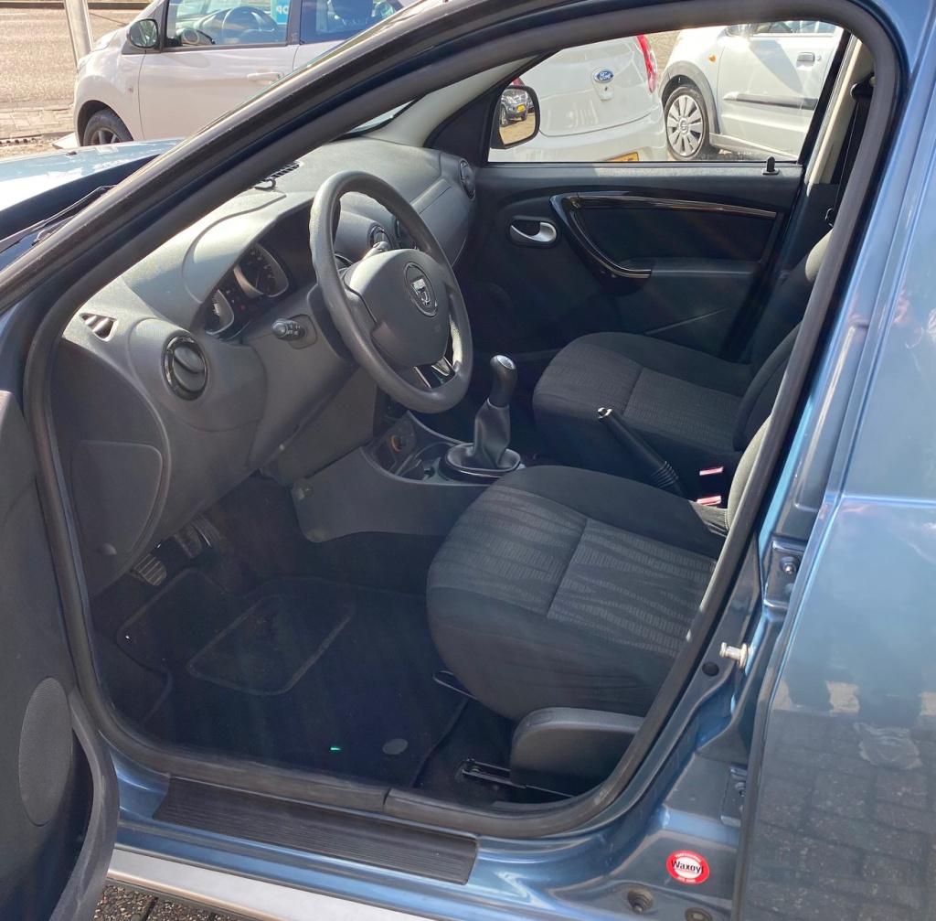 Dacia Duster 1.6 16v 4x2 lauréate | vol jaar apk | airco | trekhaak | 3 maa