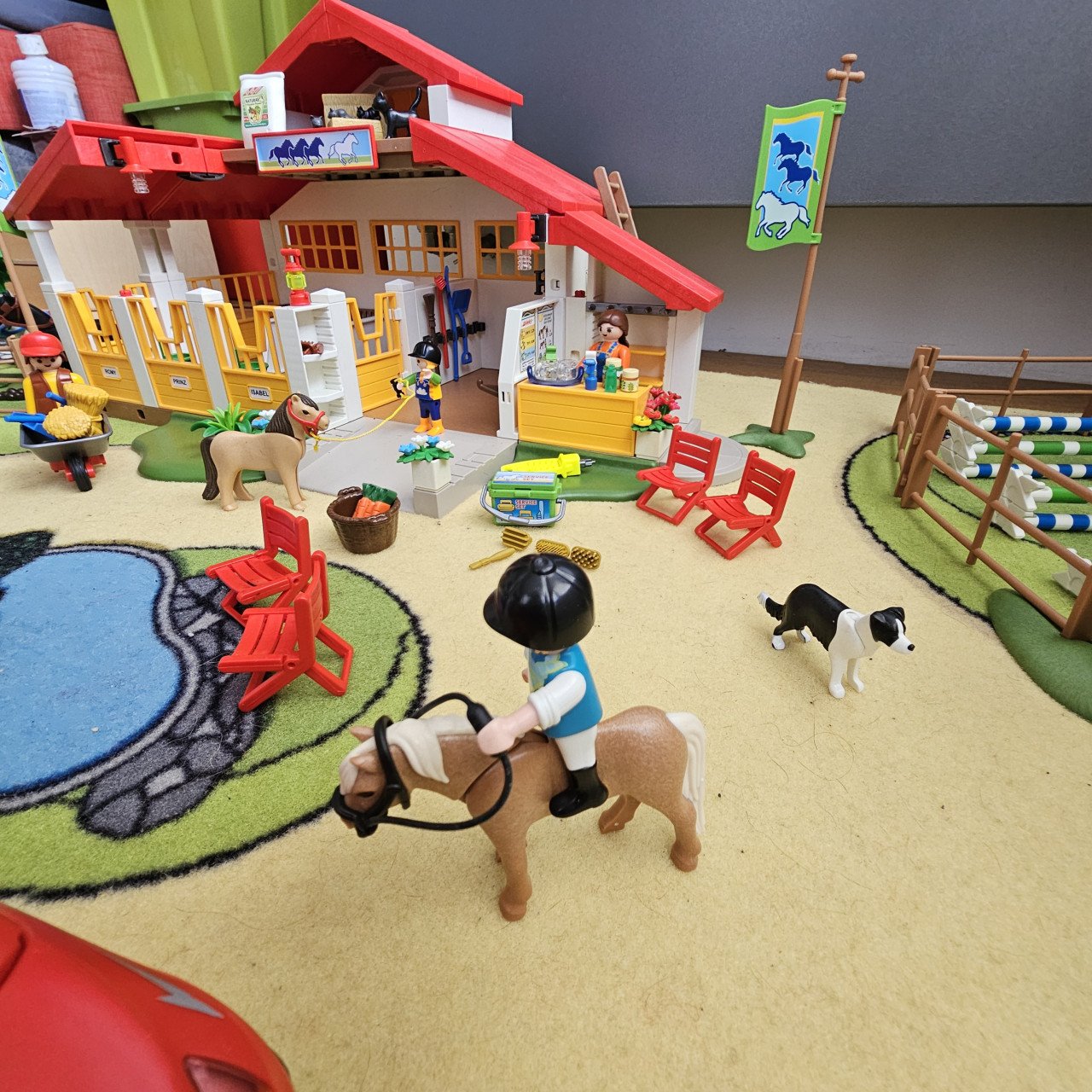 Playmobil manege springwedstrijd paardentrailer met auto