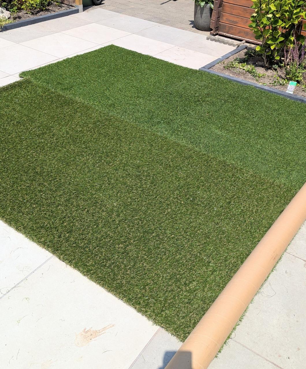 Kunstgras 2 couponnen nieuw.