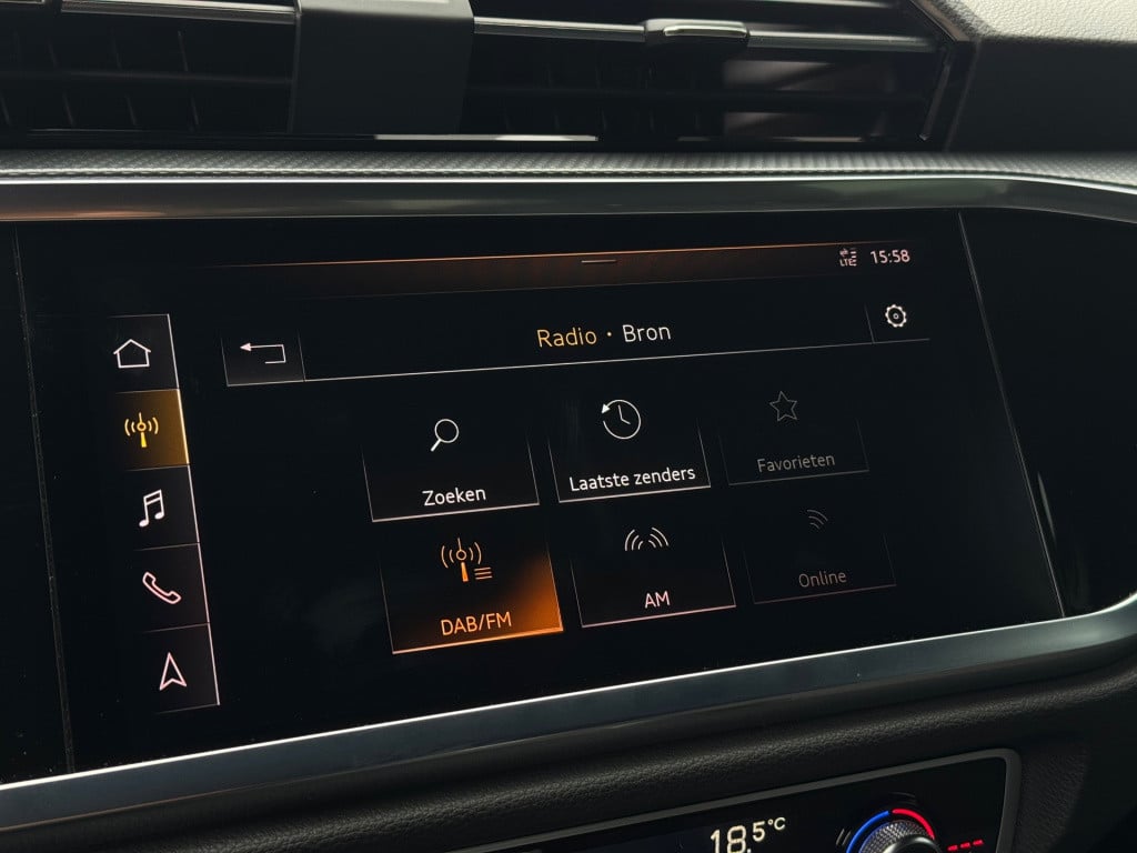 Audi Q3 35 tfsi 3x s-line * keyless * matrix led * carplay