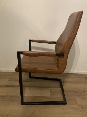 Eettafel mer 4 bijpassende stoelen