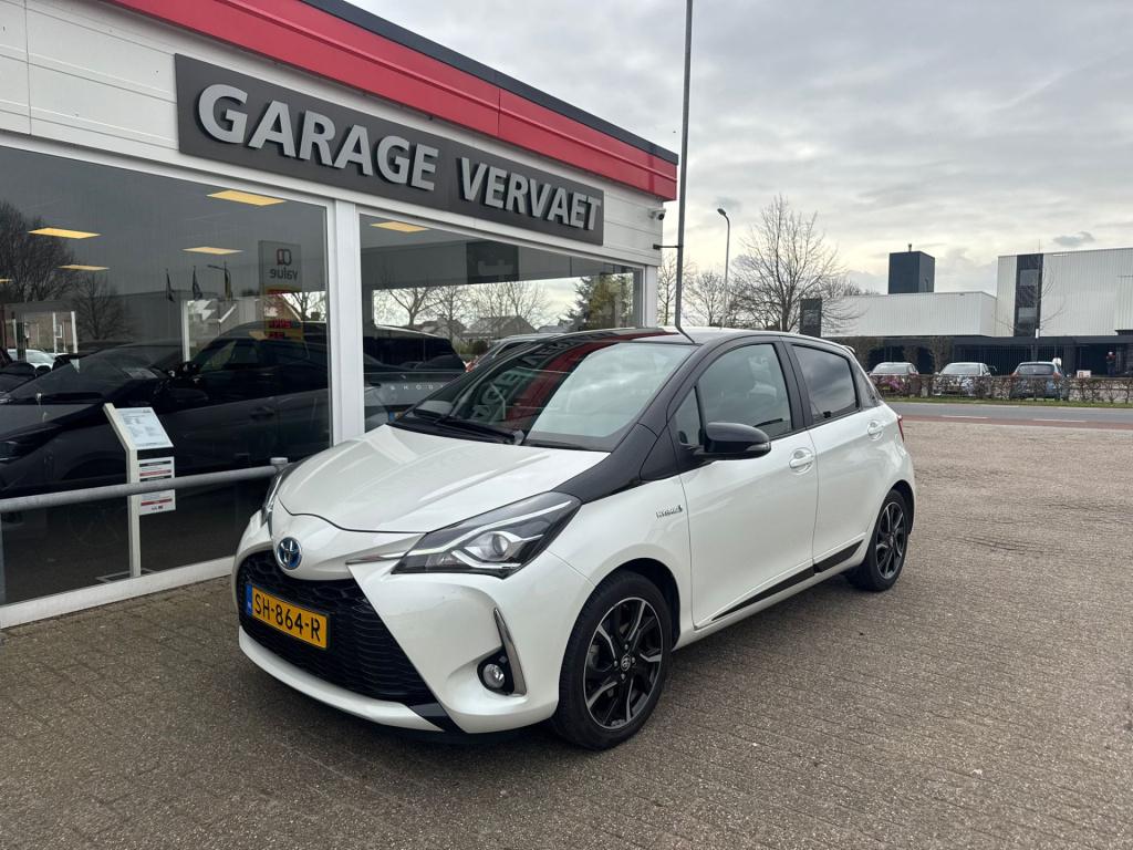 Toyota Yaris 1.5 hybrid bi-tone plus