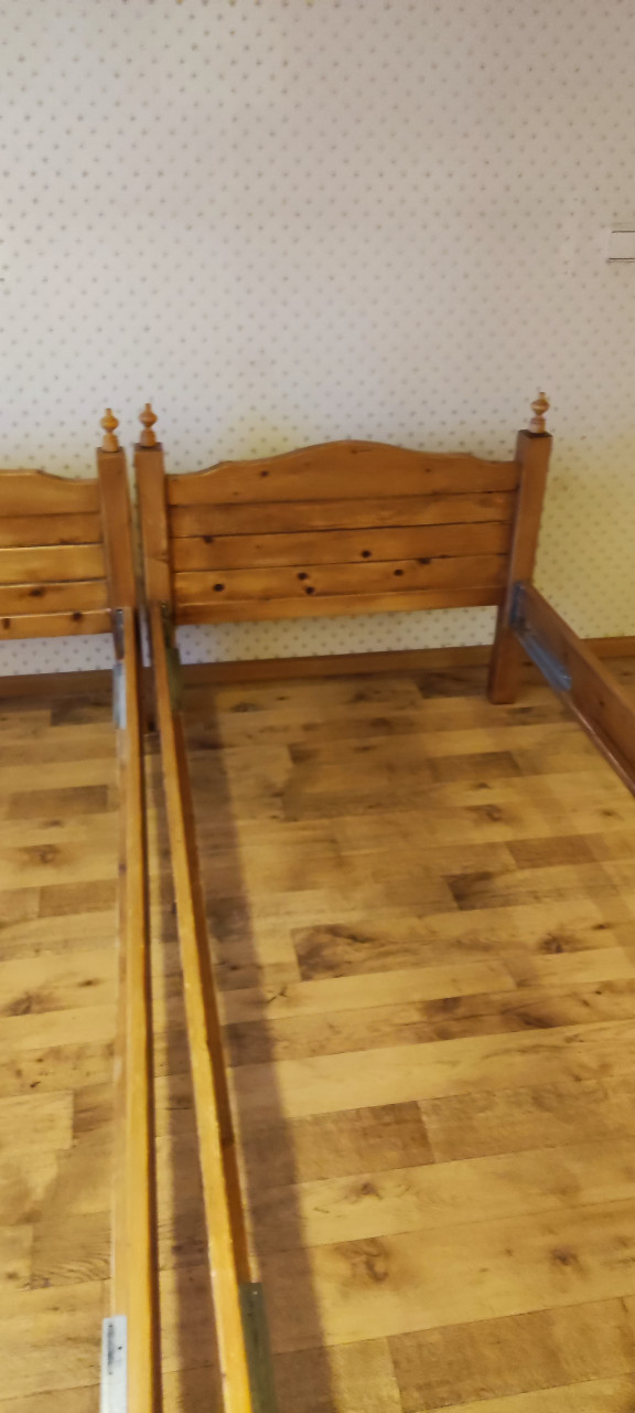 2x Grenen bedombouw 90 x 200 zonder matras of bedbodem