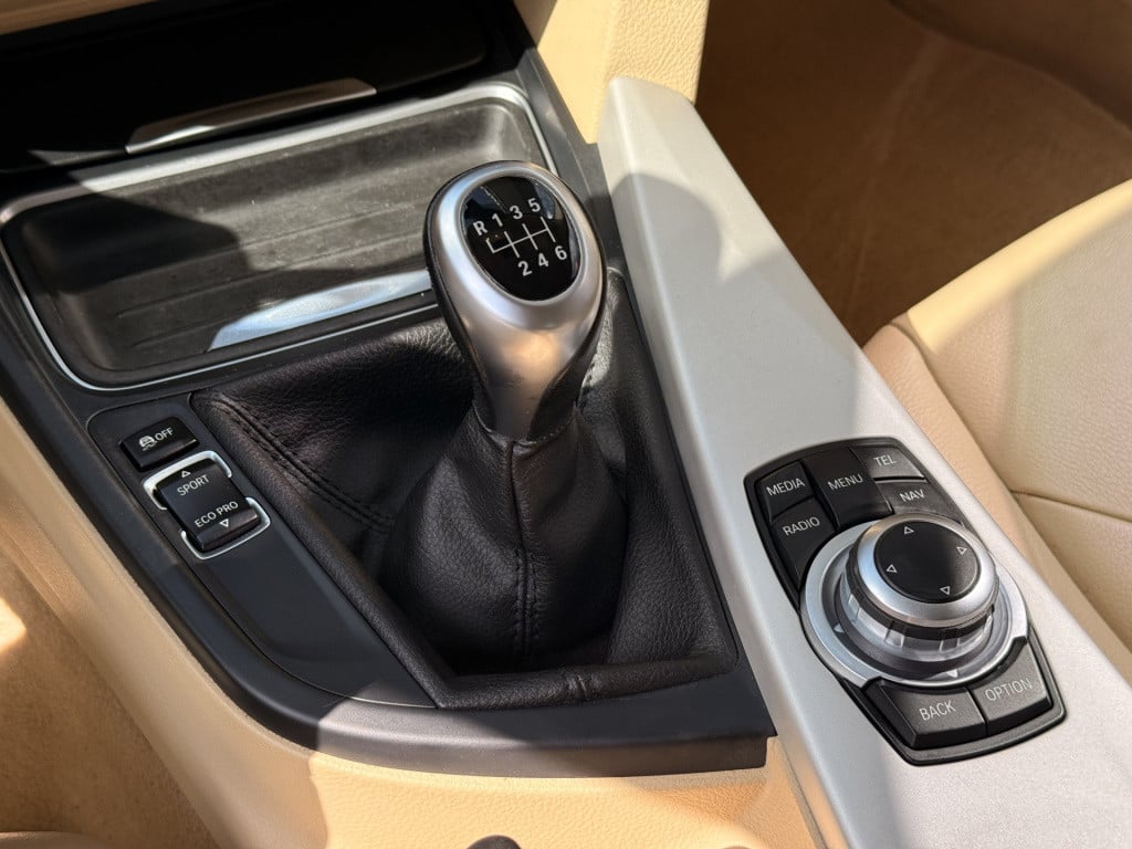 BMW 3-serie 320i high executive | navi | leder | 260pk | elect trekhaak |