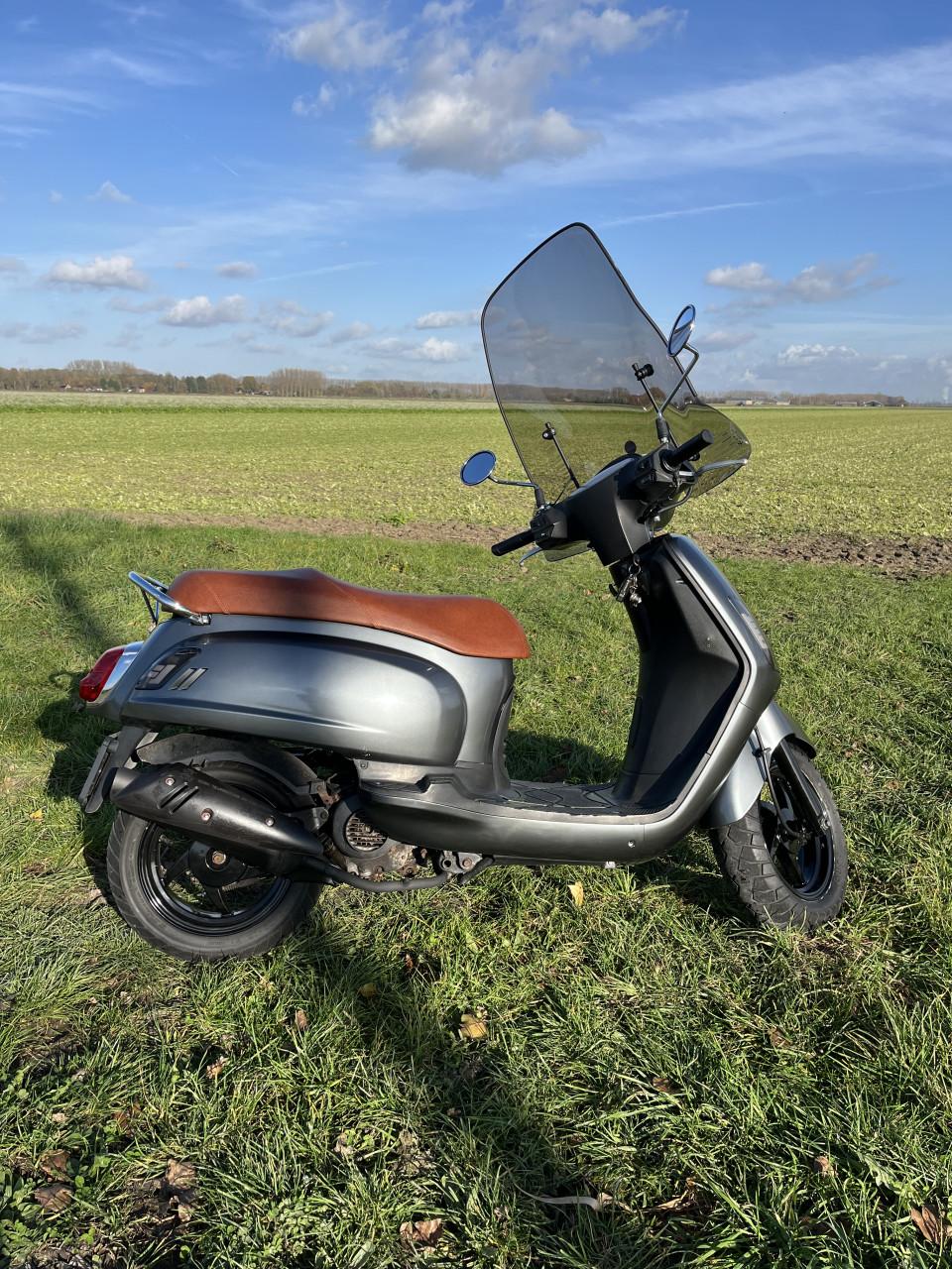 Mooie Sym Fiddle ( blauw kenteken )