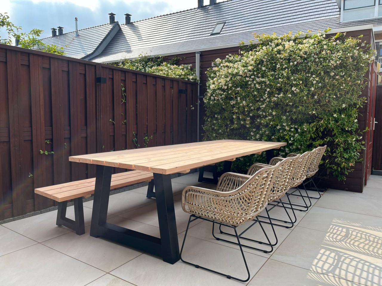NIEUWE DOUGLAS TUINTAFEL 250/300 CM MET TRAPEZIUMPOTEN