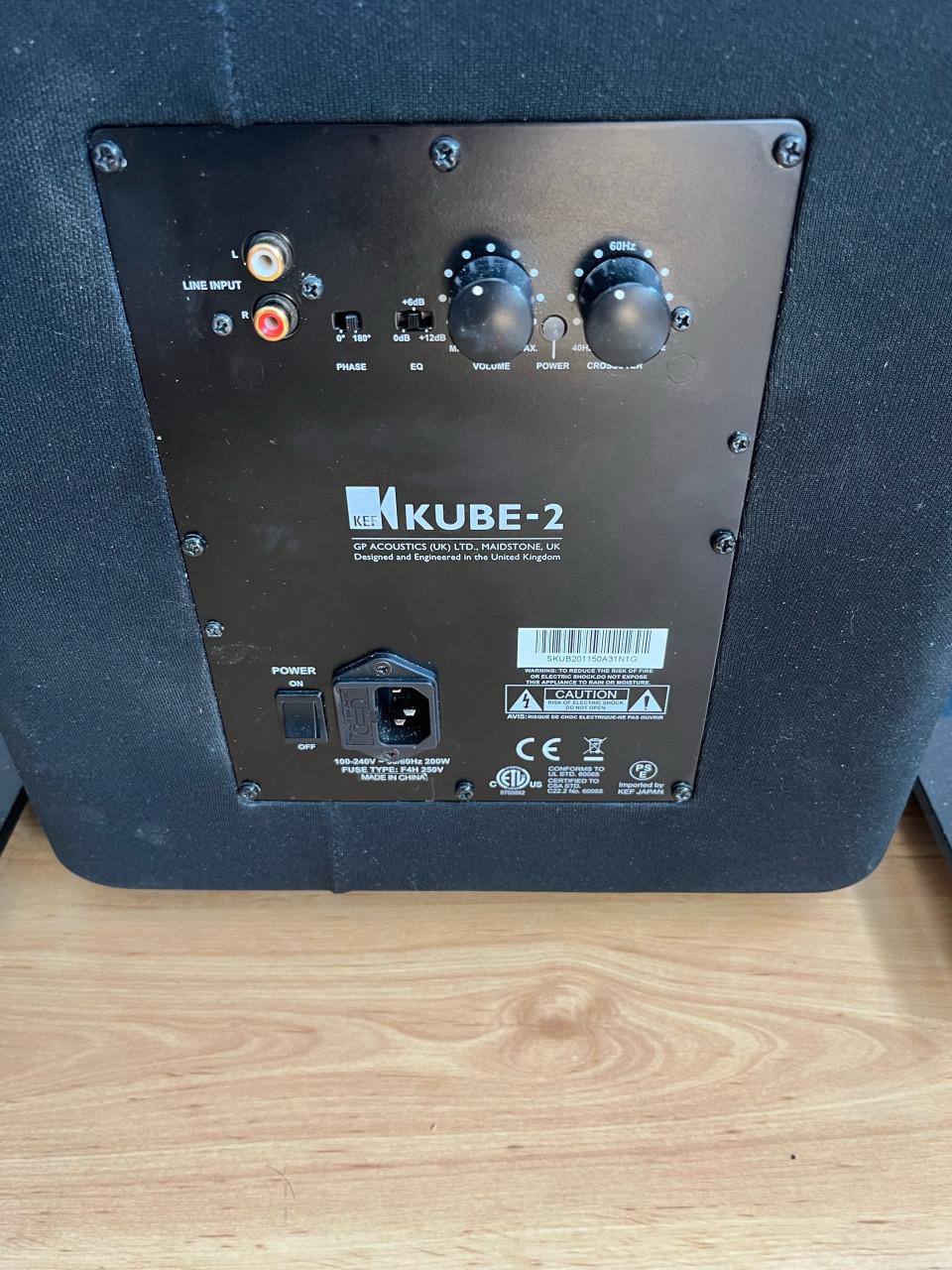 KEF LS50 High Gloss Piano Black + KEF Kube-2