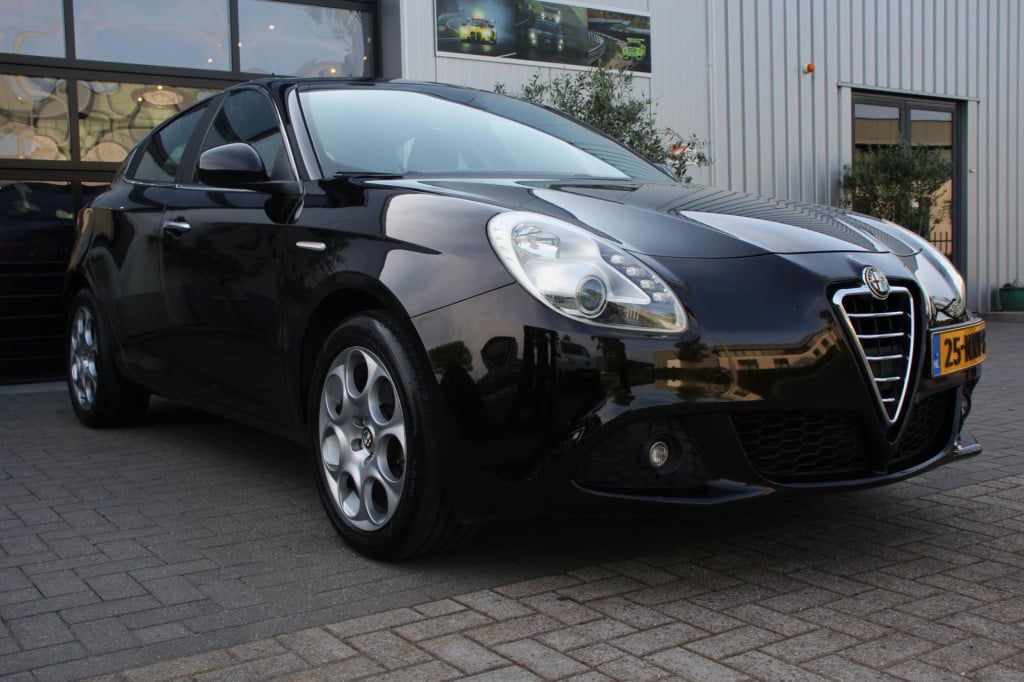 Alfa Romeo Giulietta 1.4 t distinctive - airco - cruise control -dealer oh!