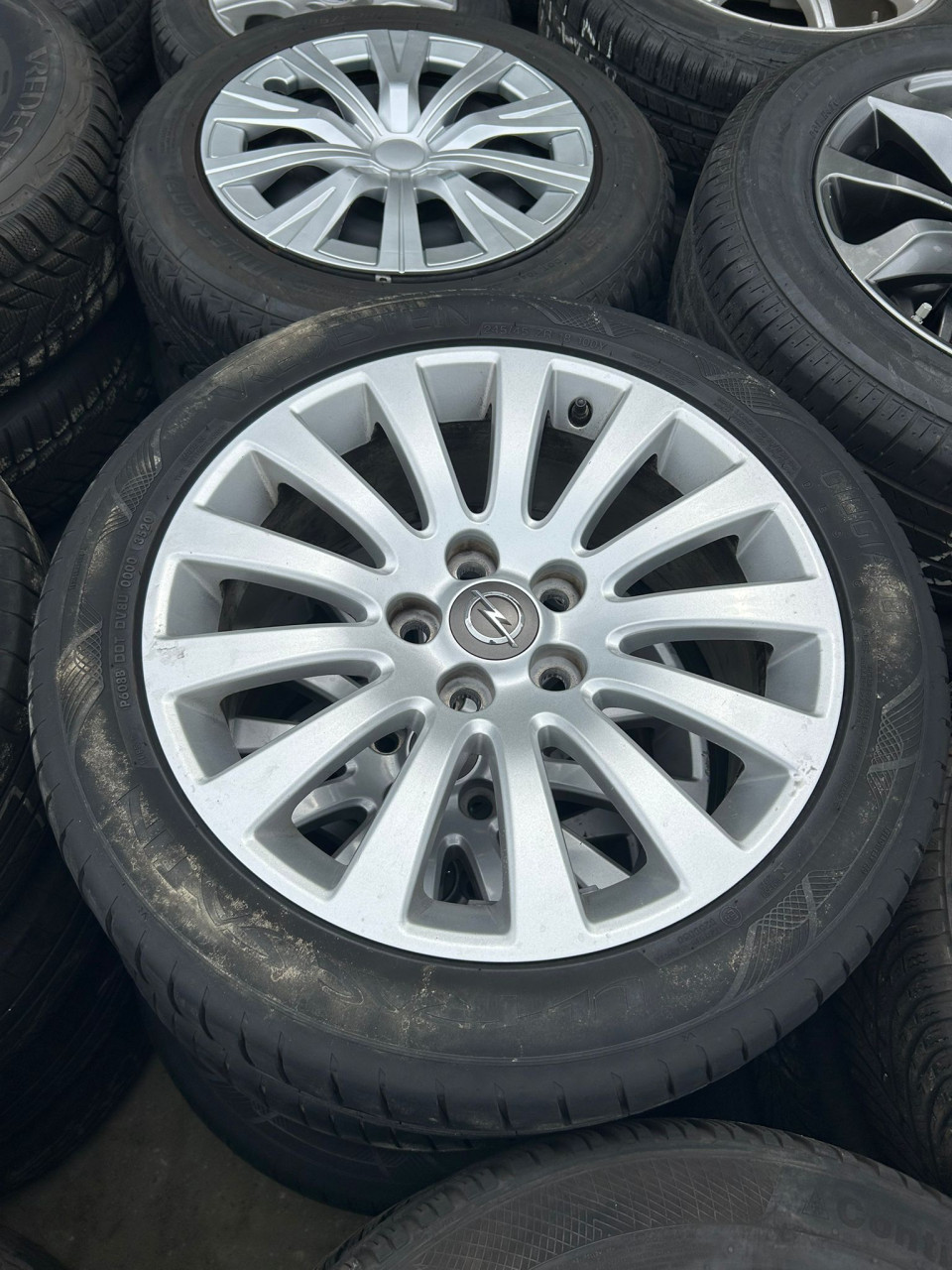 OPEL ALUMINIUM VELGEN MET VREDESTEIN ULTRACSATIN